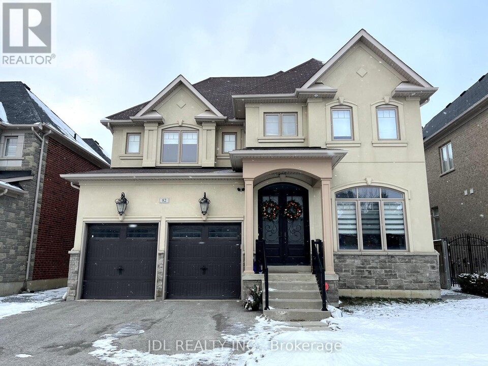 82 Puccini Dr in Richmond Hill, ON - Building Photo