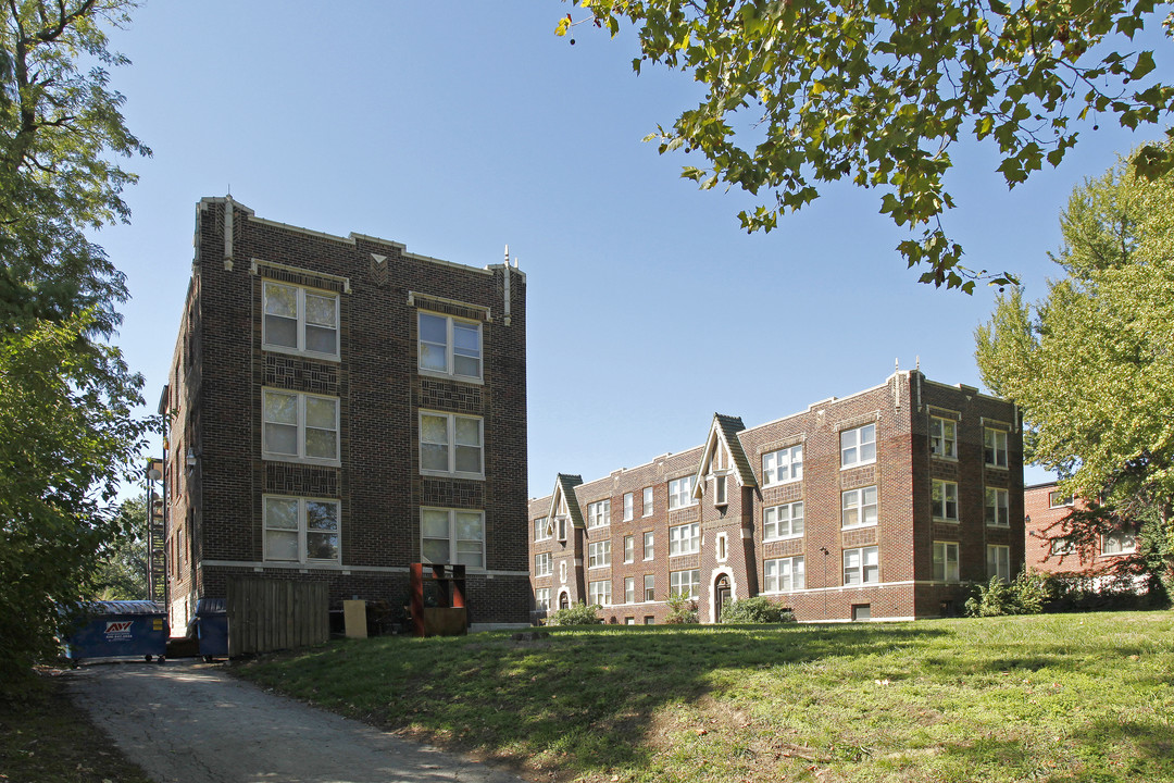 Russell Arms Apartments in St. Louis, MO - Building Photo