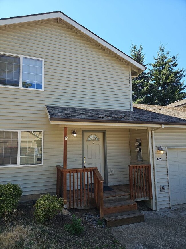865-875 SW Conastoga St in Willamina, OR - Building Photo - Building Photo