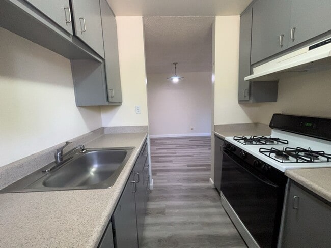 property at 1901 Donner Ave