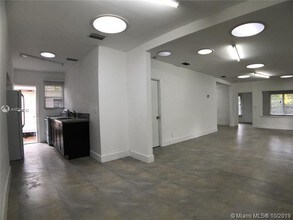 97 NW 27th St-Unit -House in Miami, FL - Building Photo - Building Photo