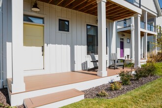 463 Bastle Wynd in Port Washington, WI - Building Photo - Building Photo