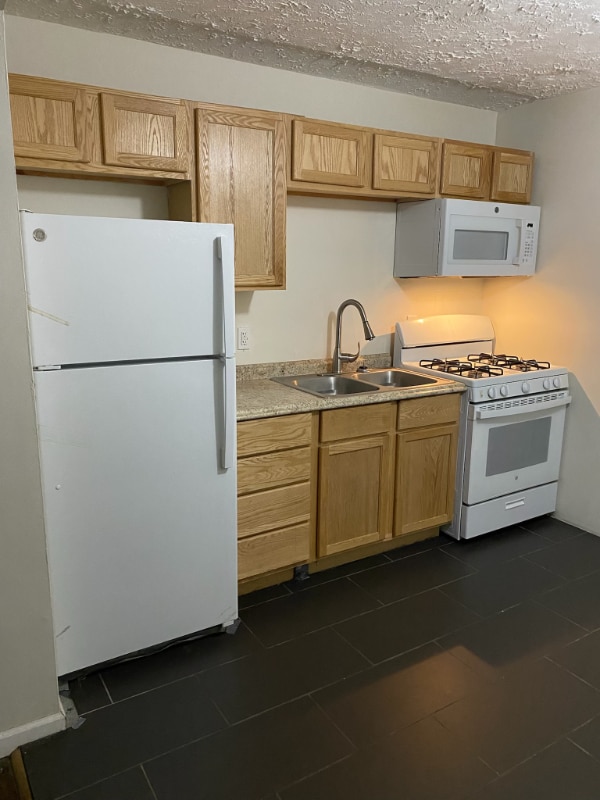 116 Clinton Springs Ave in Cincinnati, OH - Foto de edificio - Building Photo