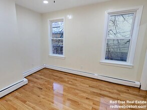 47 Cameron St, Unit 1 in Brookline, MA - Foto de edificio - Building Photo