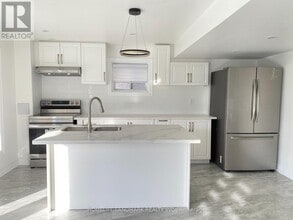 58 Briarfield Ave in East Gwillimbury, ON - Building Photo - Building Photo