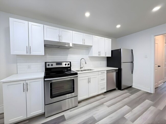 220 Caroline St S in Hamilton, ON - Building Photo - Building Photo