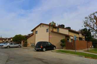 Parker Townhomes in Bakersfield, CA - Building Photo - Building Photo