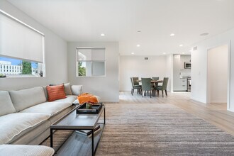1035 N Serrano Ave in Los Angeles, CA - Building Photo - Building Photo