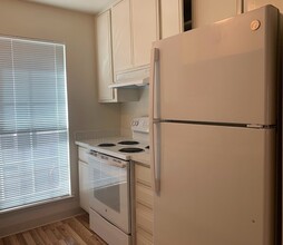 Montclair Apartments in Mountain View, CA - Building Photo - Interior Photo