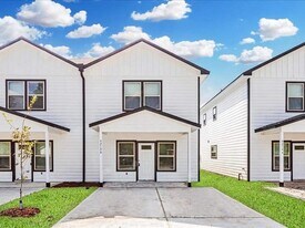 7838 Booker St in Houston, TX - Building Photo