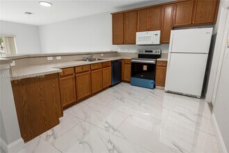 2707 NW 80th Ave in Sunrise, FL - Building Photo - Building Photo