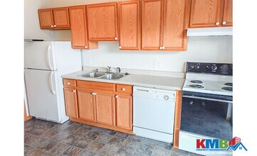 2121 Blairs Ferry Rd NE in Cedar Rapids, IA - Building Photo - Building Photo