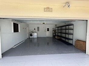1721 NE 48th Ct in Oakland Park, FL - Building Photo - Building Photo
