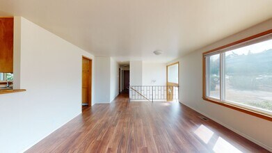 812 S 235th Pl in Des Moines, WA - Building Photo - Building Photo