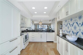 355 Park Shore Dr in Naples, FL - Foto de edificio - Building Photo