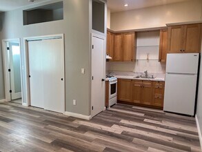 7840 Aura Ave in Los Angeles, CA - Building Photo - Building Photo