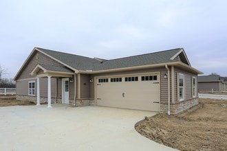 The Seasons Residences in Cortland, OH - Foto de edificio - Building Photo