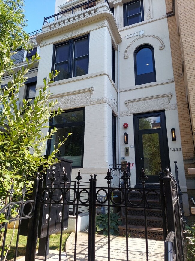 1444 Harvard St NW, Unit 001 in Washington, DC - Foto de edificio - Building Photo