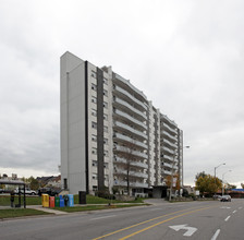 80 Speers Rd in Oakville, ON - Building Photo - Building Photo