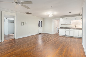 15 Shem Dr in Mount Pleasant, SC - Foto de edificio - Building Photo