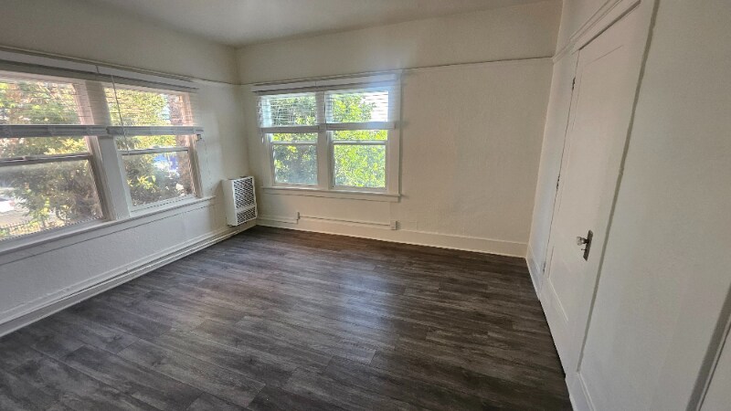 1330 W 11th St in Los Angeles, CA - Building Photo