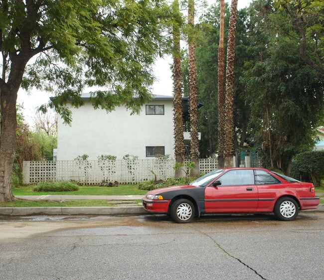 5636 Willow Crest Ave in North Hollywood, CA - Building Photo - Building Photo