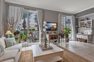 1032 1st St S in Jacksonville Beach, FL - Foto de edificio - Building Photo