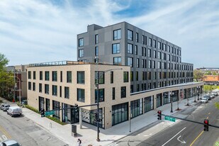 Roosevelt Square in Chicago, IL - Building Photo