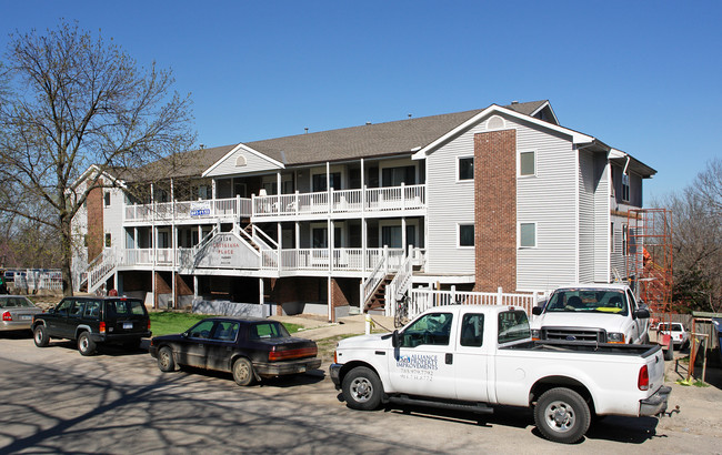 Louisiana Place Apartments in Lawrence, KS - Foto de edificio - Building Photo