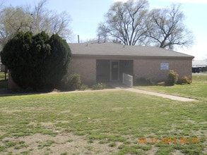 Southgate Apartments in Sayre, OK - Building Photo - Building Photo