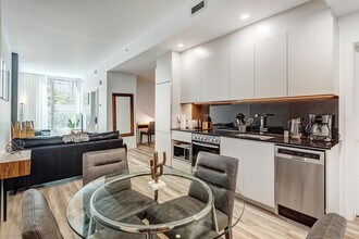 2061 Rue Stanley, Unit SI ID1294645P in Montréal, QC - Building Photo - Building Photo