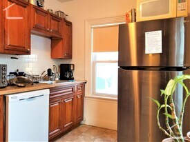 27 Pratt St in Boston, MA - Building Photo