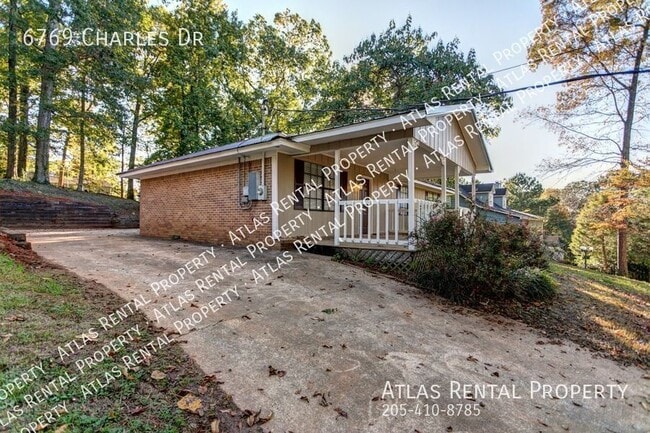 6769 Charles Dr in Trussville, AL - Building Photo - Building Photo