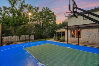 7615 Rockpoint Dr in Austin, TX - Building Photo - Building Photo