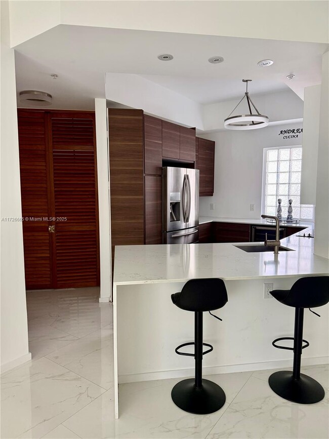 140 Meridian Ave in Miami Beach, FL - Building Photo - Building Photo