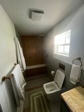140 NW 38th St in Oakland Park, FL - Building Photo - Building Photo