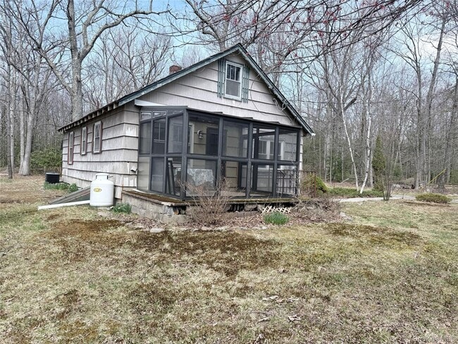 5 Loop Rd in Wurtsboro, NY - Building Photo - Building Photo