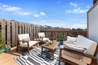 2333 W Saint Paul Ave, Unit 315 in Chicago, IL - Foto de edificio - Building Photo