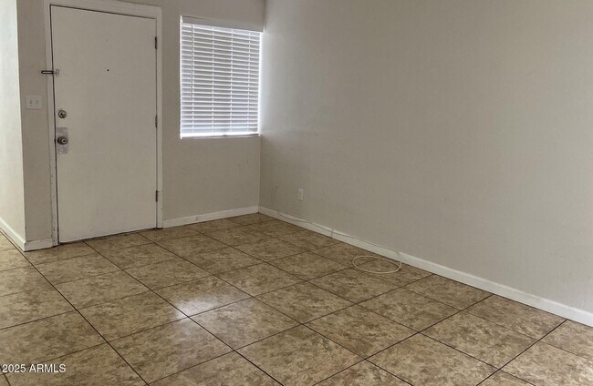 property at 4121 E Moreland St