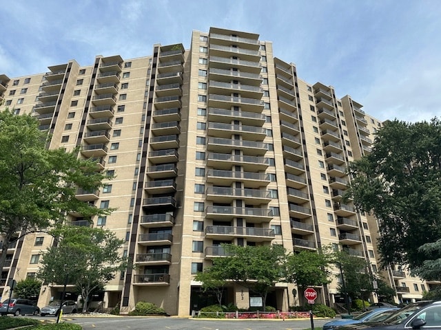 203 Yoakum Pkwy in Alexandria, VA - Building Photo - Building Photo