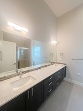 18236 73rd Ave NE in Kenmore, WA - Building Photo - Building Photo