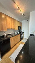 421 W Huron St, Unit 1308 in Chicago, IL - Building Photo - Building Photo