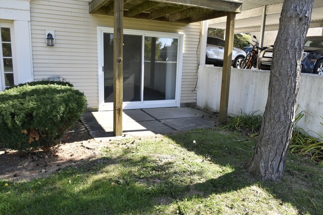 806 Bloomfield Village Blvd, Unit J in Auburn Hills, MI - Building Photo - Building Photo