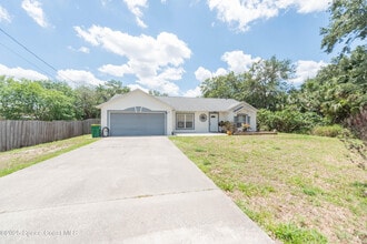 6121 Corning Rd in Cocoa, FL - Foto de edificio - Building Photo