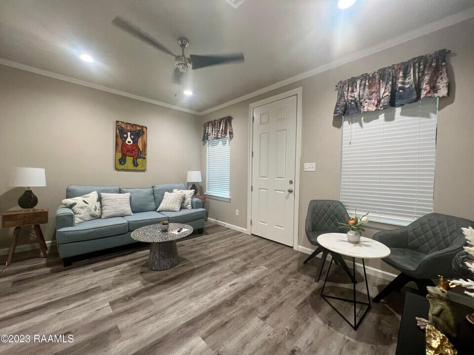 305 W Second St-Unit -308 in Lafayette, LA - Building Photo