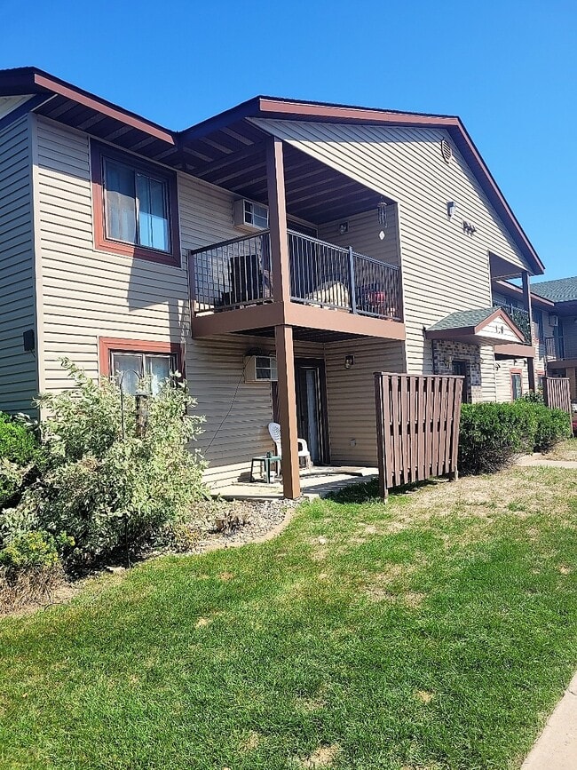 1164 Bartosh Ln, Unit 3 in River Falls, WI - Building Photo - Building Photo