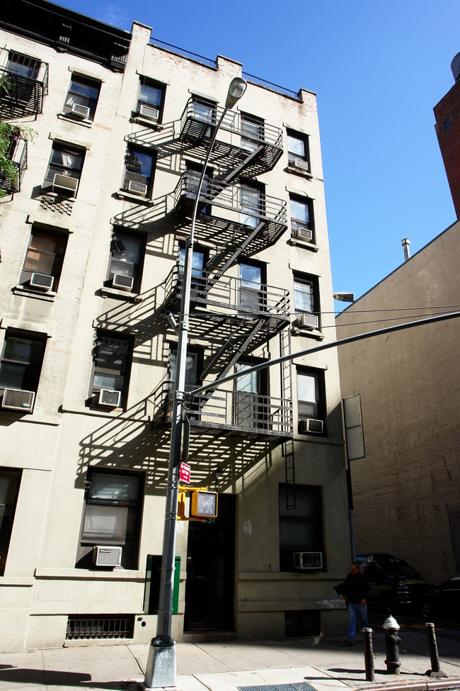 331 West 43rd in New York, NY - Foto de edificio - Building Photo