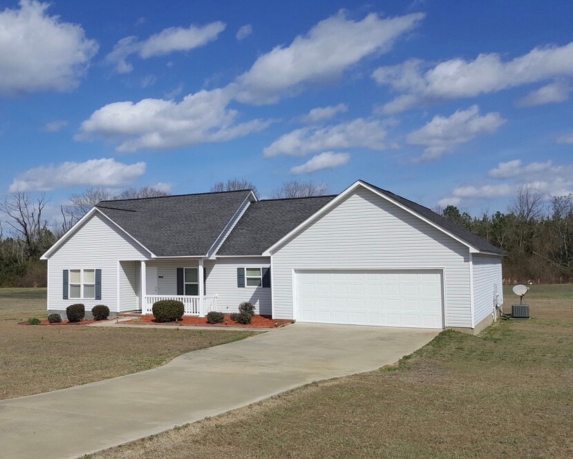 984 Scotland Rd in Dublin, GA - Building Photo