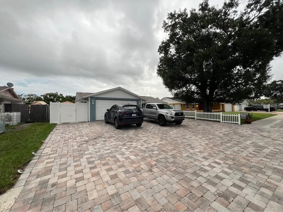 6818 Eden Ln in Tampa, FL - Building Photo