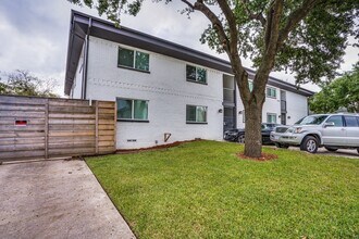 4702 San Jacinto St, Unit 1 in Dallas, TX - Foto de edificio - Building Photo